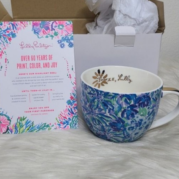 Lilly Pulitzer Mugs Set 2 Blue White Ceramic Floral Brand New Gift Anniversary - Picture 1 of 8